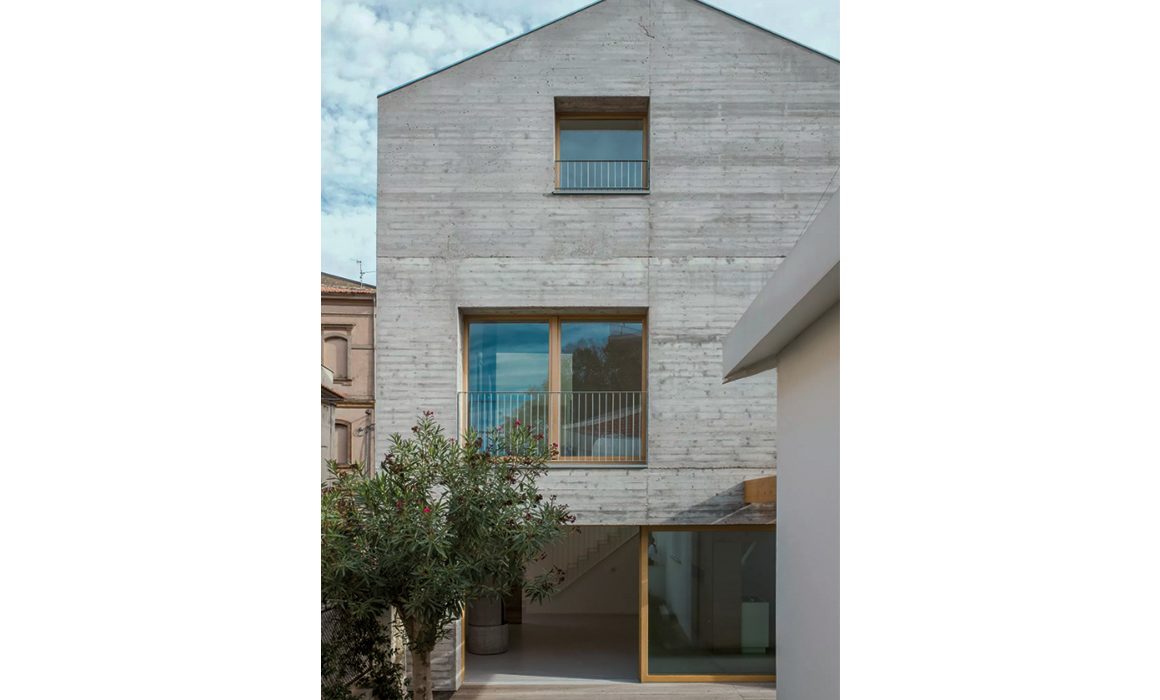 la casa tra le case